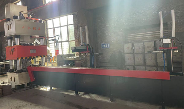 滕州液壓機(jī)廠家哪家生產(chǎn)的礦用錨桿托盤液壓機(jī)好？