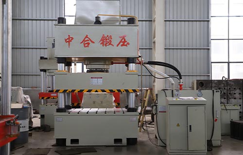 中合鍛壓高品質(zhì)、高效率三梁四柱液壓機(jī)