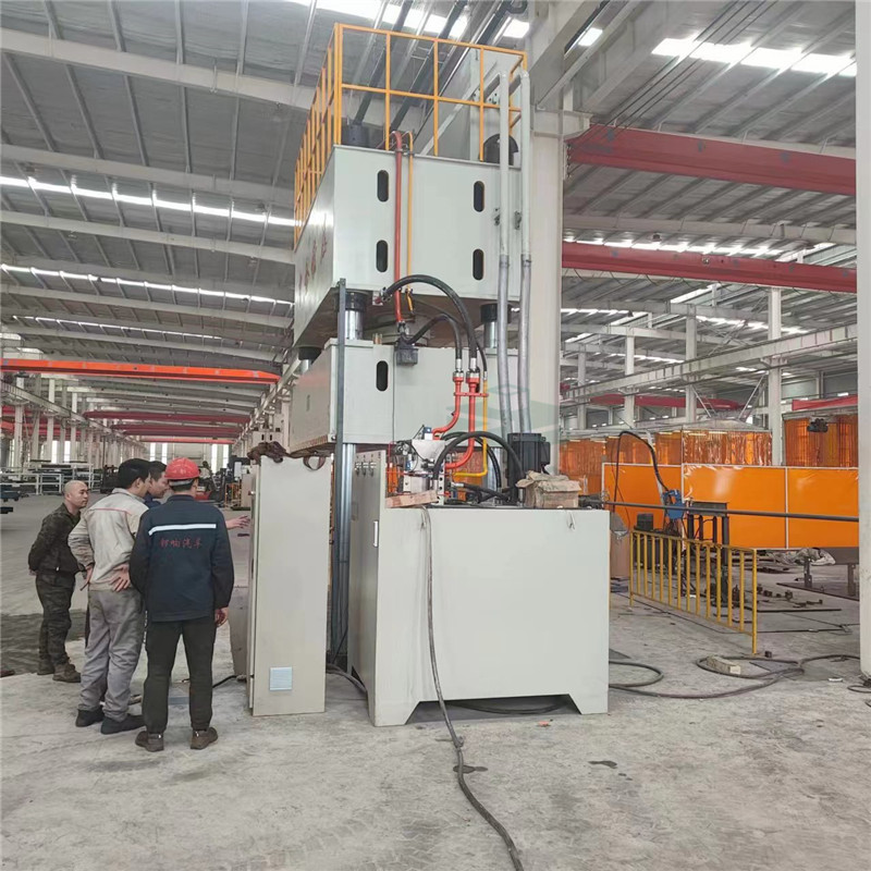 1000噸汽車零部件拉伸成型液壓機客戶現(xiàn)場調試(圖2)